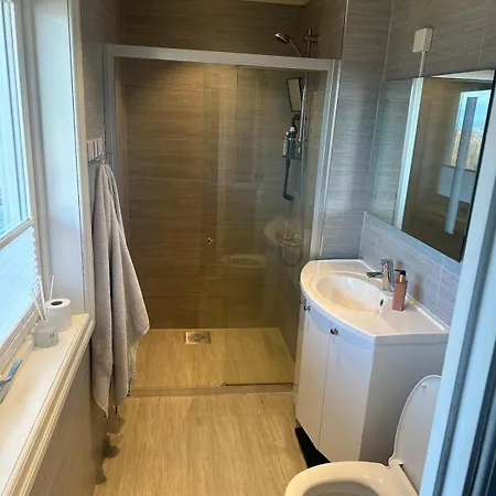 Large, Spacious Single-family With Good Views بيت للعطل برغن