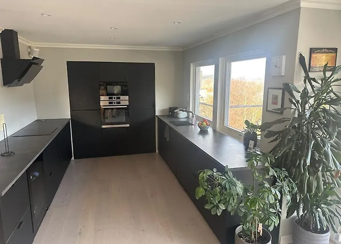 Large, Spacious Single-family With Good Views Сasa de vacaciones Bergen